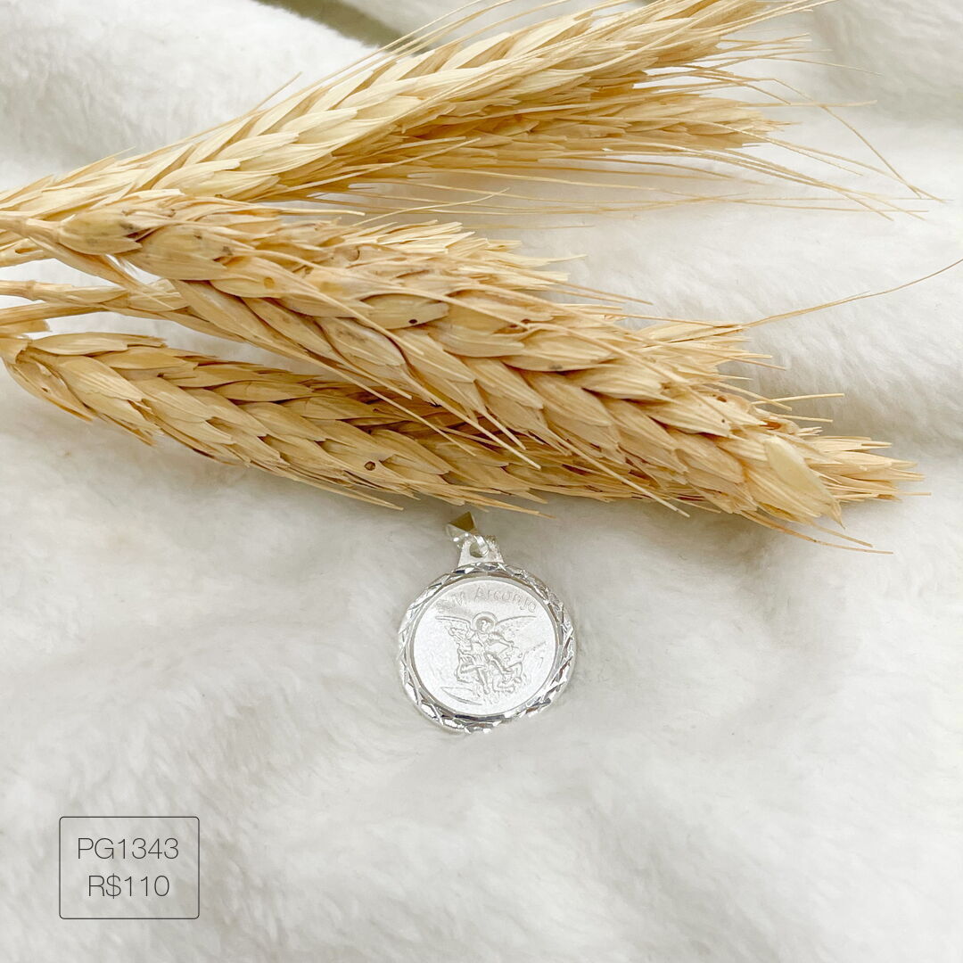 Pingente de São Miguel Arcanjo Oval Diamantado Liso Prateado